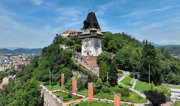 Der Grazer Schloßberg mit dem Wahrzeichen der Stadt, dem Uhrturm,Foto: C.Stadler/Bwag